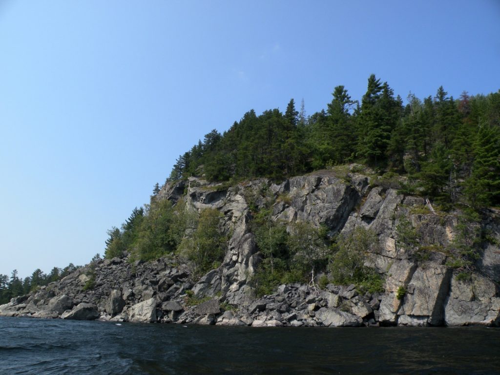 Picture of the Kaw-gaw-gee Waw-bee-kōng cliff on Obabika Lake in Ontario, Canada